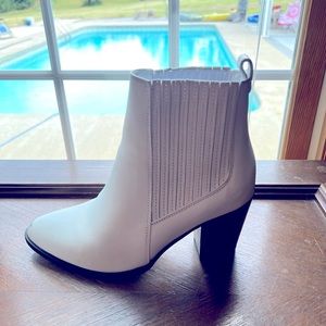 Clarks white womens boots size 8